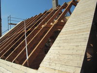 Satteldach mit Schichtschalung am Dachüberstand…