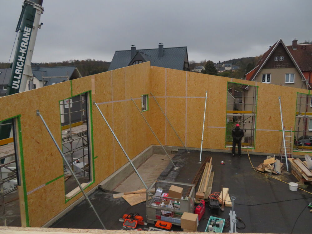 Überhöhe Außenwände eines HRB-Gebäudes Überhöhe Außenwände eines HRB-Gebäudes…