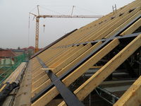 Dachkonstruktion zw. Stahltragwerk…