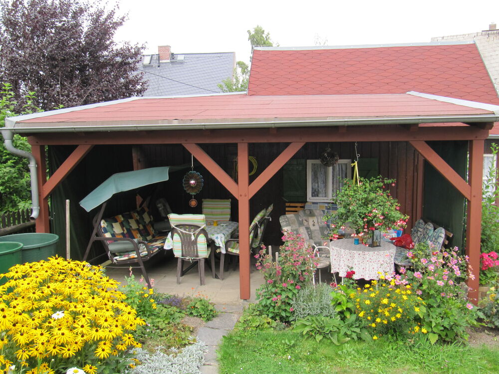 Terrassenüberdachung an Gartenhaus angebaut…